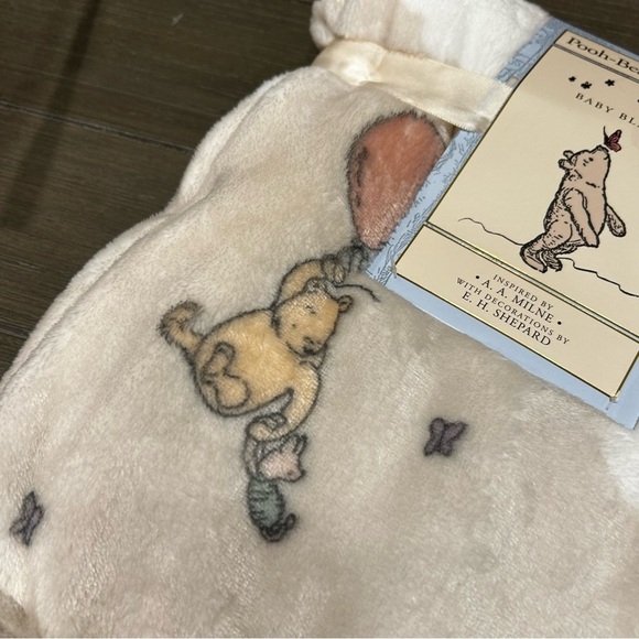 Classic Winnie the Pooh Baby Blanket - Picture 3 of 4